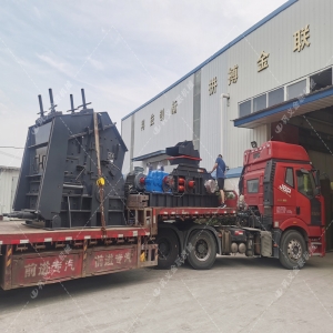 1000*700液壓對輥制砂機，1210反擊破發(fā)往四川